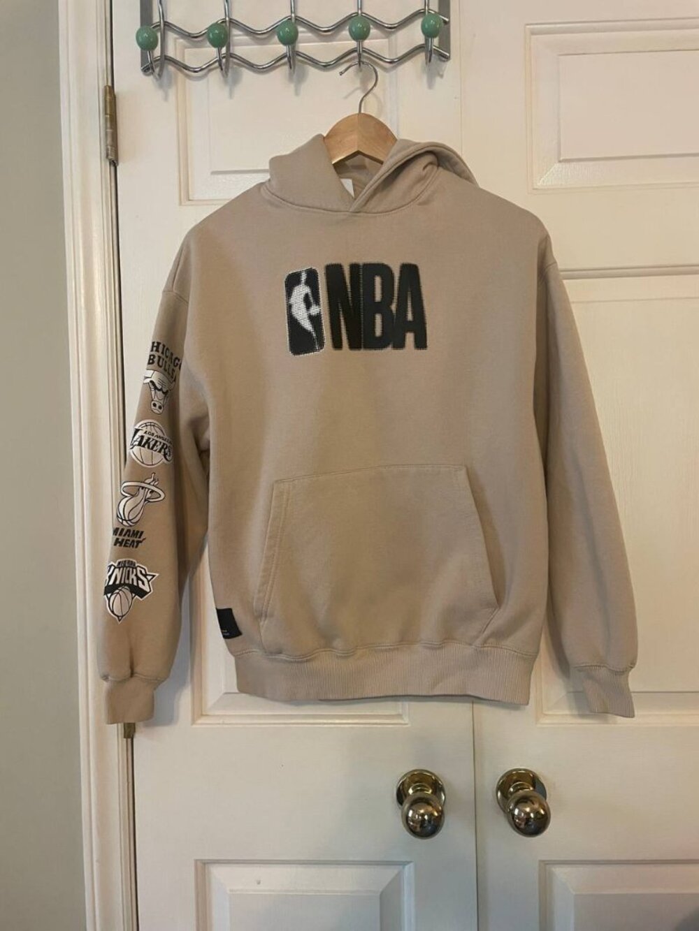 ZARA NBA Multi Team Logo Hoodie | Streetwear Youth Beige Pullover | Bulls Lakers